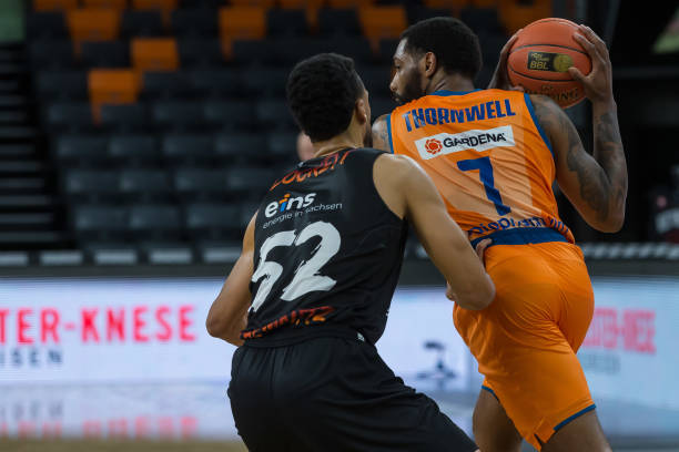 时刻由张玉 时刻由张玉