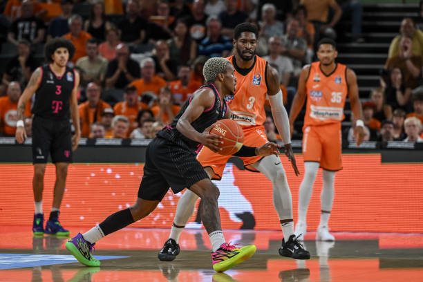 湖人未来5场对手：三连客爵士&快船&太阳 主场连战火箭&国王（湖人接下来五场：三连客战爵士、快船、太阳，主场再迎火箭、国王）